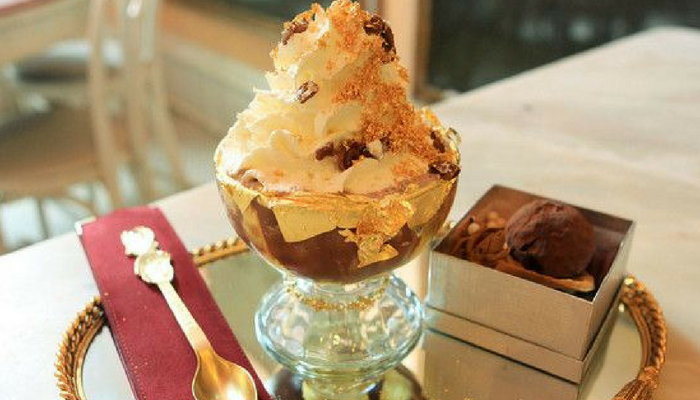  Frrrozen Haute Chocolate Ice Cream Sundae