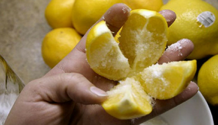 Limone per eliminare odore frittura