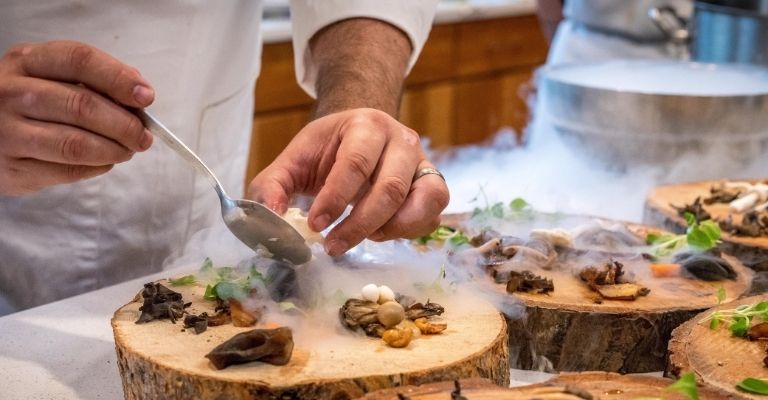 Gastronomia molecolare: la chimica nelle cucine dei grandi chef