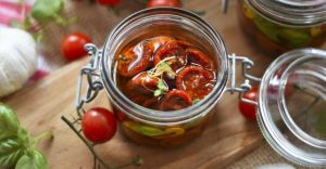 Pomodori secchi sott’olio: i segreti della ricetta tradizionale