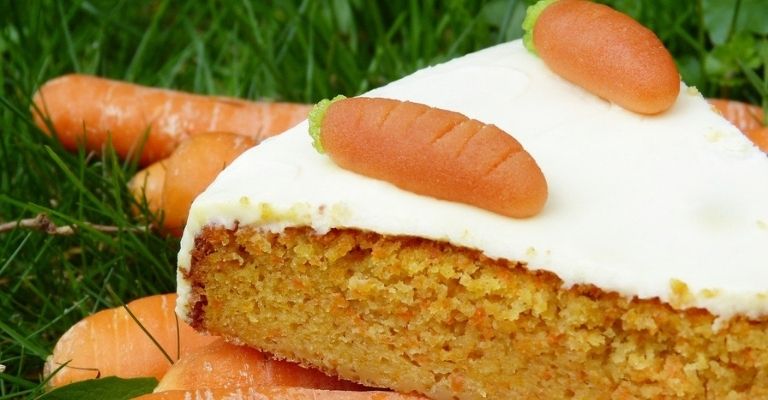 Carrot cake light senza forno e vegana, la ricetta facile e veloce