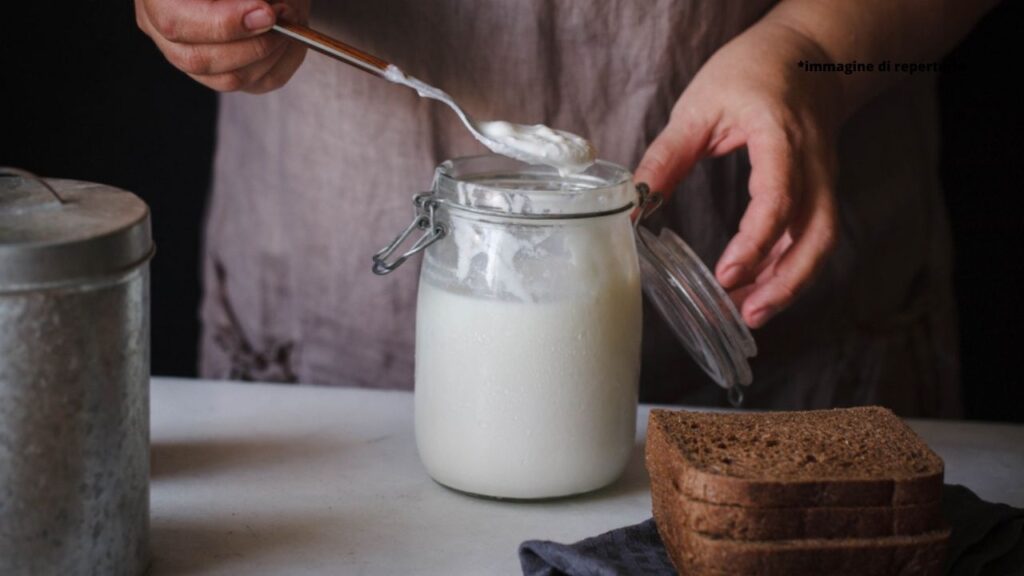 Come preparare il kefir a base di latte o acqua e i suoi benefici